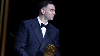 Dibu Martínez, nominado al Balón de Oro 2026: quiénes competirán con él por el premio