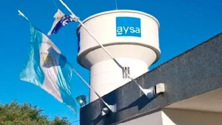 Las dos empresas que pelean con quedarse con el control de AySA