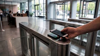 El celular reemplaza a las tarjetas en el control de acceso corporativo