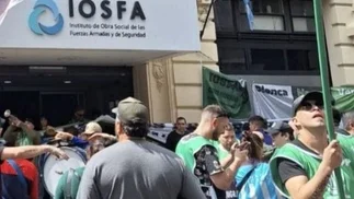 Marcha a la obra social de las Fuerzas Armadas contra 600 despidos y el cierre de hoteles