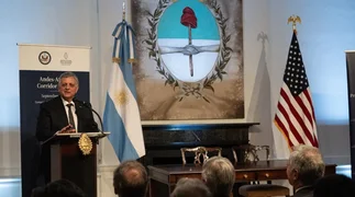 EE.UU. ofrece hasta u$s6.000 millones para financiar el megaproyecto de GNL de YPF