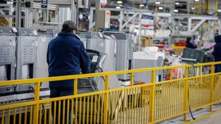 Los cierres de Electrolux y Whirlpool exponen un modelo industrial en crisis