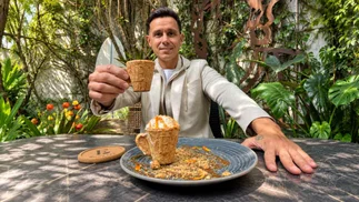 Es asesor en comercio exterior y creó una taza de café comestible