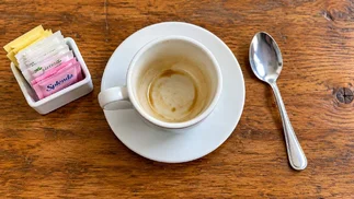 Qué hay detrás de la crisis que se lleva puestas a cadenas de café y pan