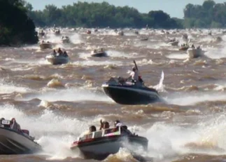 Por la bajante del río Paraná, dos lanchas se dieron vuelta