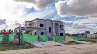 Cuál es el costo de construcción en dólares por metro cuadrado en Argentina