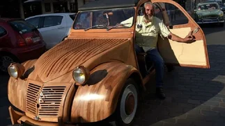 Vendieron un Citroën 2CV de madera a un precio increíble
