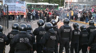 Graves protestas en el Obelisco: murió un hombre que fue detenido
