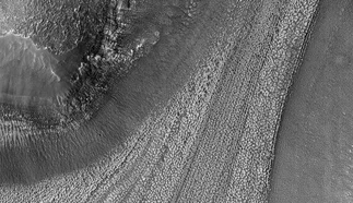 NASA: detectaron grandes surcos excavados en Marte