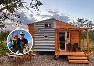 Son argentinos y crearon desde cero una tiny house sustentable: cuánto invirtieron