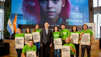 Ricardo Lorenzetti presentó Terra una activista ambiental concebida por IA
