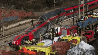 'Siguen sacando gente': un argentino contó cómo vivió el choque de trenes en España