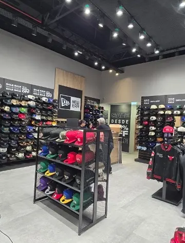 New Era abrio su primer outlet en Soleil Shopping (Foto: Prensa New Era)