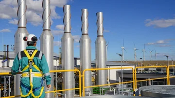 YPF está buscando empleados: conocé cuánto paga y cómo podés aplicar a los puestos