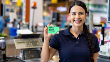 Comprar Bitcoin en kioscos y supermercados: todo sobre el innovador sistema que llega a la Argentina