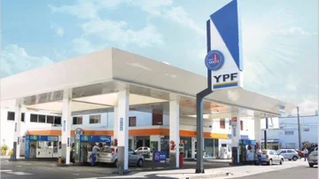 ¿Una buena para los conductores? YPF anunció que podría bajar el precio del combustible en octubre