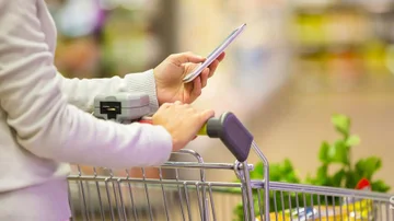 Los usuarios se stockean antes de que todo suba (más): cómo pagar el súper en 3 cuotas sin interés