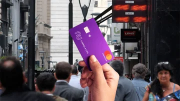 Polémica con Nubank en Brasil: los reguladores presionan a la fintech por este motivo