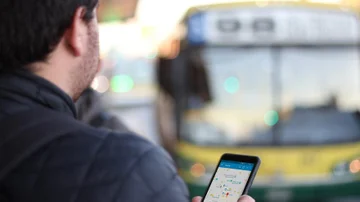 Mendoza y Rosario se suman a las localidades que ya pueden pagar el transporte público con el celular