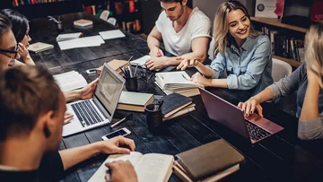 Globant ofrece becas para estudiar programacion: requisitos para aplicar y cómo aprovecharlas al máximo