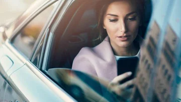 Cómo es el nuevo Tinder para madres, la aplicación de la que ya habla todo el mundo