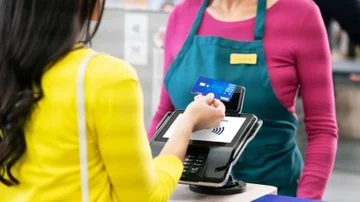 ¿Pagar con tarjetas contactless será más barato?: un proyecto propone beneficios para evitar estafas