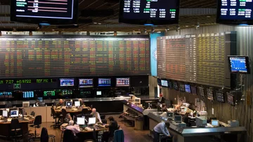 Así fueron las primeras reacciones del mercado tras la aprobación de la Ley Bases