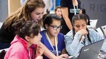 Llega otra edición de #SheCodes, el Programa de Becas Regional para mujeres programadoras