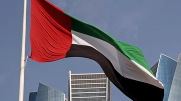 Emiratos Árabes redacta leyes con IA y crea la primera Oficina de Inteligencia Legislativa del mundo