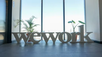 Wework pasó de valer u$s47.000 millones a ir a la quiebra: qué ocurre con la compañía en Argentina