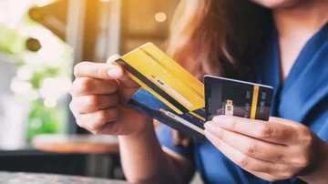 Visa, Master y el fin de las tarjetas: pagarás con el rostro, la mano y dinero cripto convertible