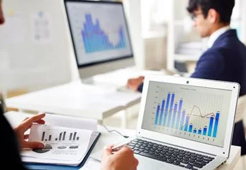 Salesforce recorta más de 1.000 puestos de trabajo y contrata vendedores para comercializar IA