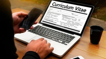 ¿En busca de trabajo? Estas 4 herramientas de inteligencia artificial ayudan a crear el CV ideal