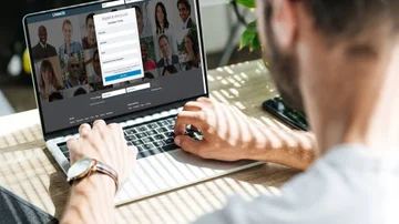 ¿Estás en busca de trabajo? 4 consejos para resguardar tu información personal en LinkedIn