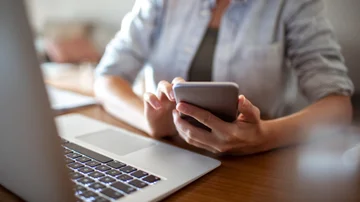 Ingresar o enviar dinero: qué cambia en Mercado Pago y los 5 pasos de Ualá para transferencias pull