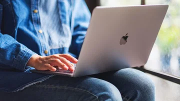 Apple se une con Anthropic y lanza un chabot basado en Claude