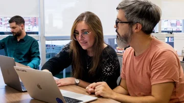 Relaciones de pareja en el trabajo: conocé cómo se comportan los argentinos en el ambiente laboral