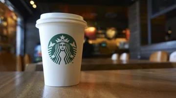 Desde Wall Street a Argentina: cómo comprar el CEDEAR de Starbucks