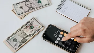 Cuida tu dinero: consejos para elegir el broker correcto para tus inversiones