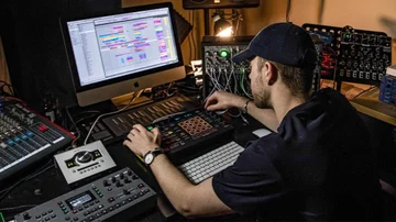 ¿Cómo impacta en la música que escuchás la batalla entre las discográficas y la IA?