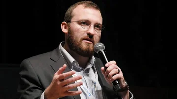 Hoskinson apoyó a Milei y reafirmó el deseo de que Cardano desarrolle proyectos blockchain en Argentina
