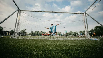Los clubes de barrio reemplazan el efectivo: los pagos con tarjeta, contactless y QR se ponen la camiseta