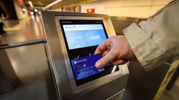 Ahora la pelea es bajo tierra: los bancos, billeteras y Mercado Pago se cruzan por negocio millonario