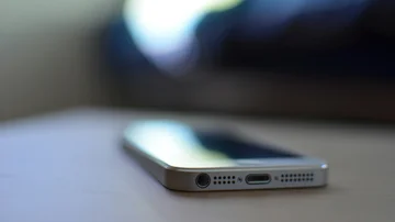 Por qué los teléfonos celulares son el primer campo de batalla en la nueva era de la ciberseguridad impulsada por IA