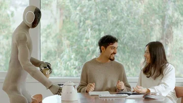 El futuro llegó a nuestras casas: cómo es NEO Gamma, el robot humanoide creado para las tareas del hogar