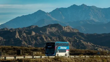 Empresa de transporte ofrece internet satelital gratis con Starlink en micros de larga distancia