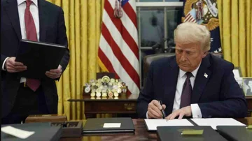 Trump firma una orden ejecutiva para digitalizar el sistema de pagos de su gobierno