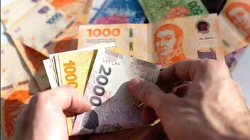 Qué hacer con los pesos: la jugada que recomiendan expertos para ganarle a la inflación y ante un dólar calmo