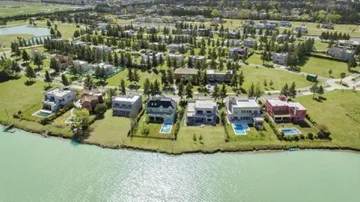 Verano 2026: cuánto cuesta alquilar casa con pileta en barrios cerrados de Canning y alrededores