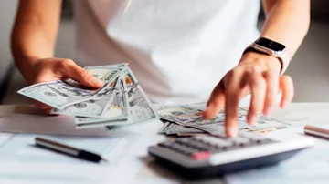 Comprar dólares hoy y pagar en cuotas: la estrategia que creció en la previa de las elecciones